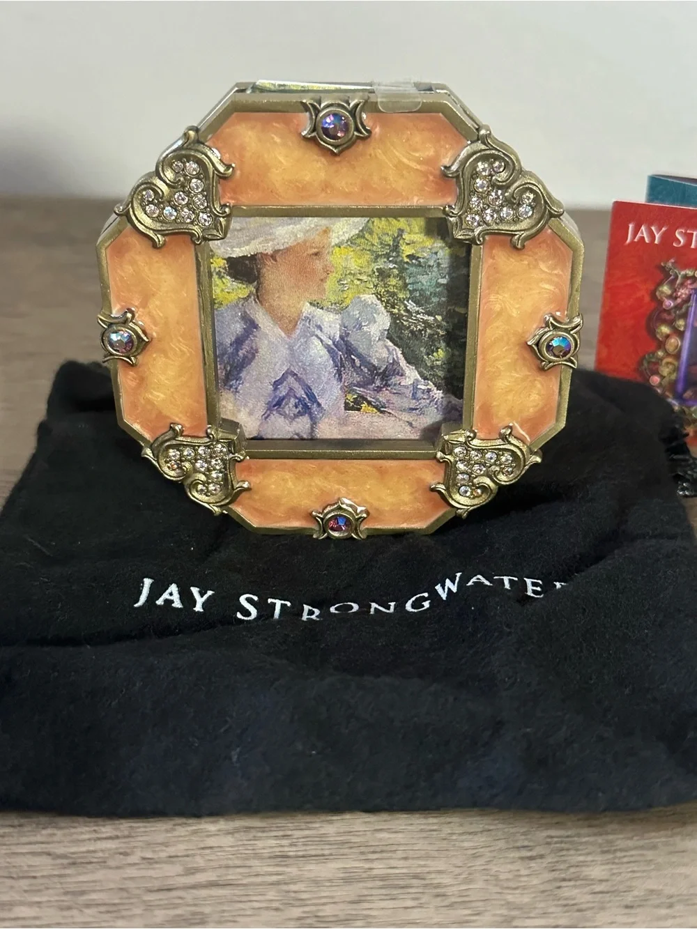 Jay Strongwater enhances strongwater accents